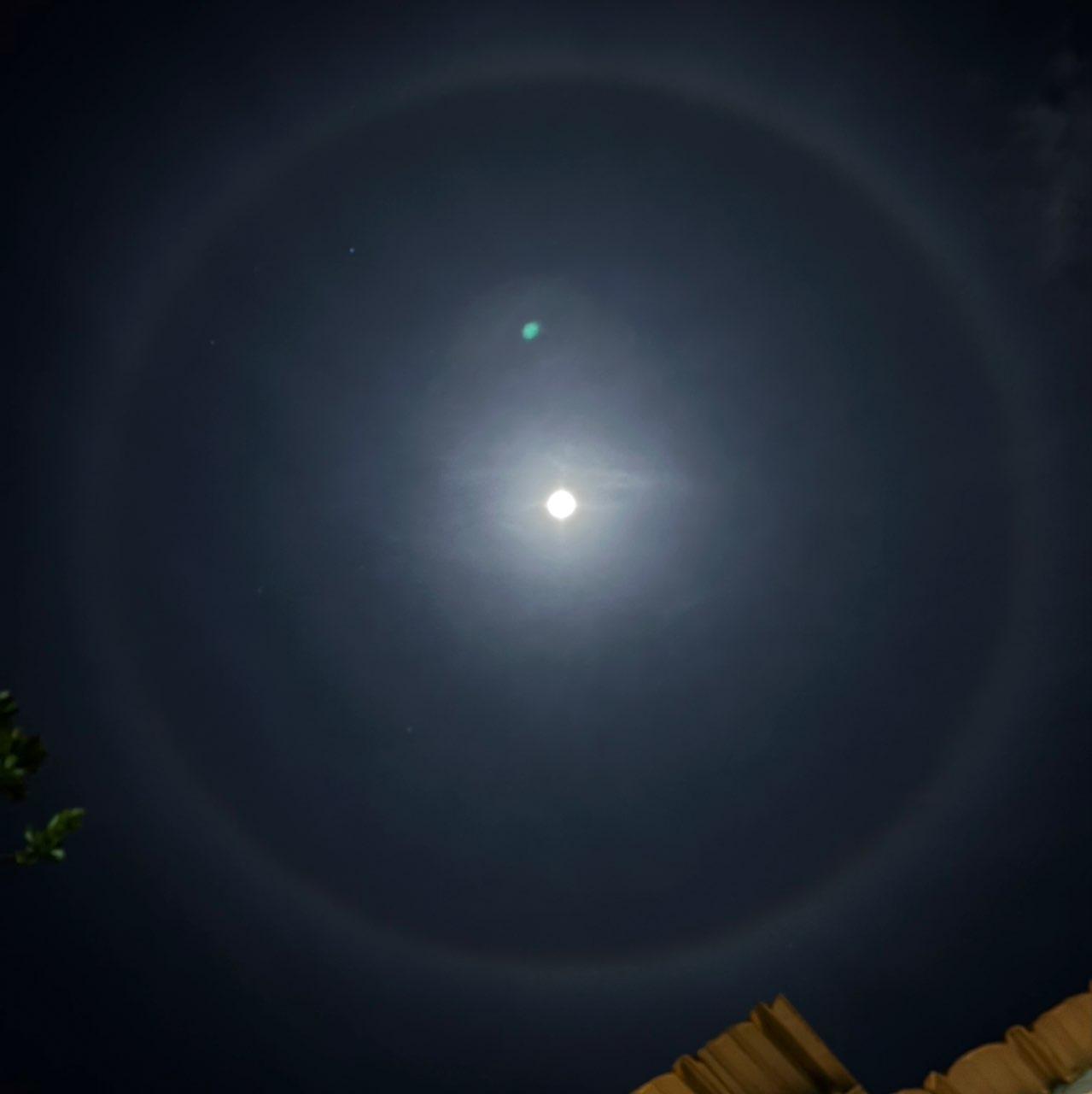 The Moon over Manta, Ecuador — waxing gibbous, Lunar Day 13