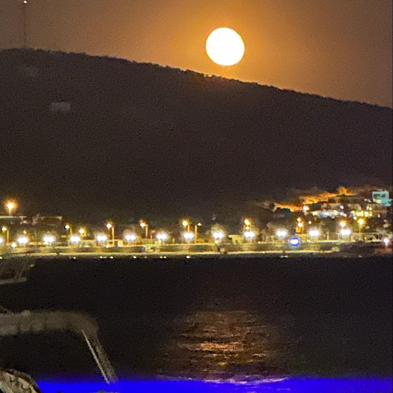 The Moon over Çeşme, Türkiye — waning gibbous, Lunar Day 18
