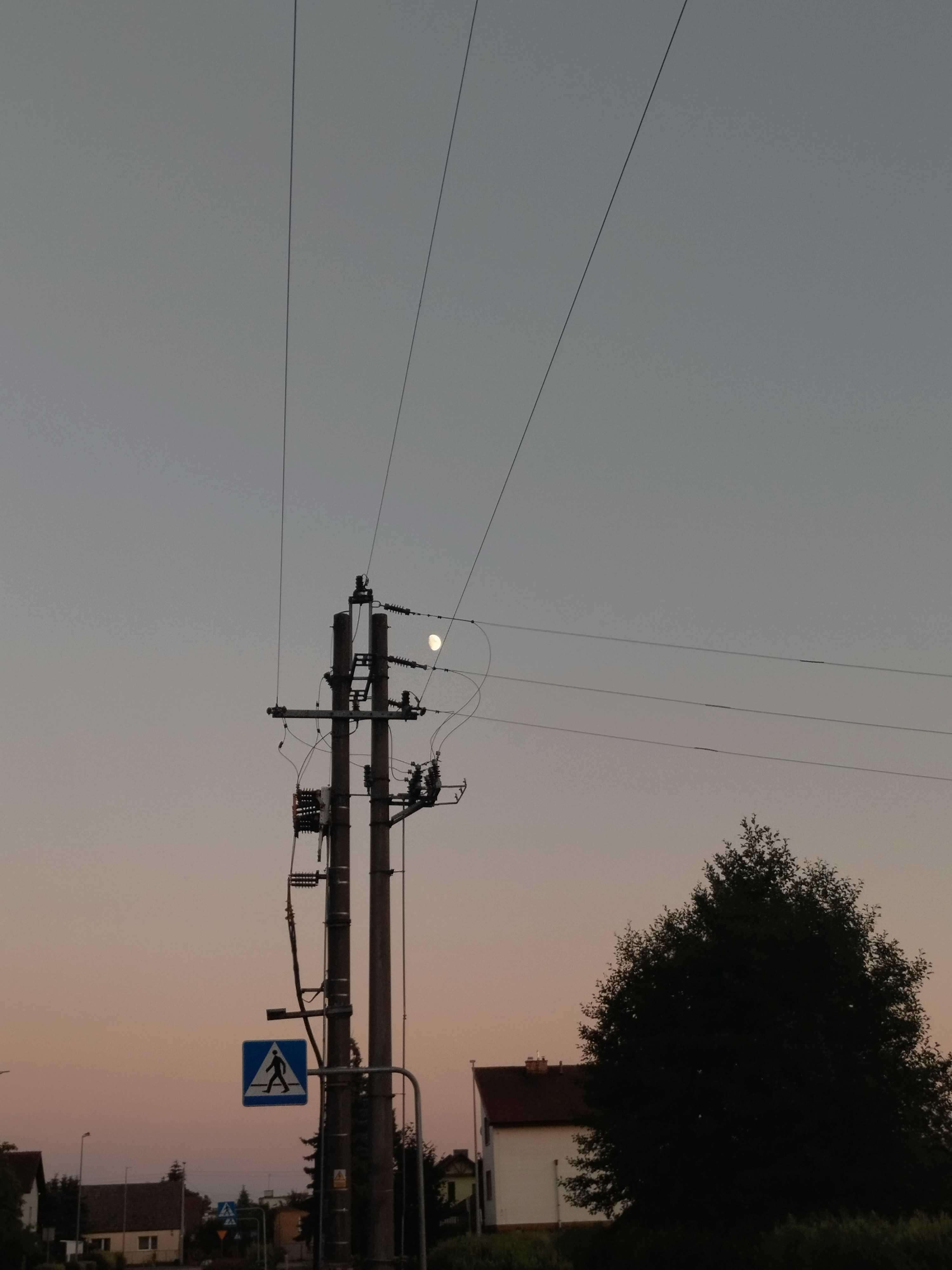 The Moon over Englewood, Stany Zjednoczone — waxing gibbous, Lunar Day 10