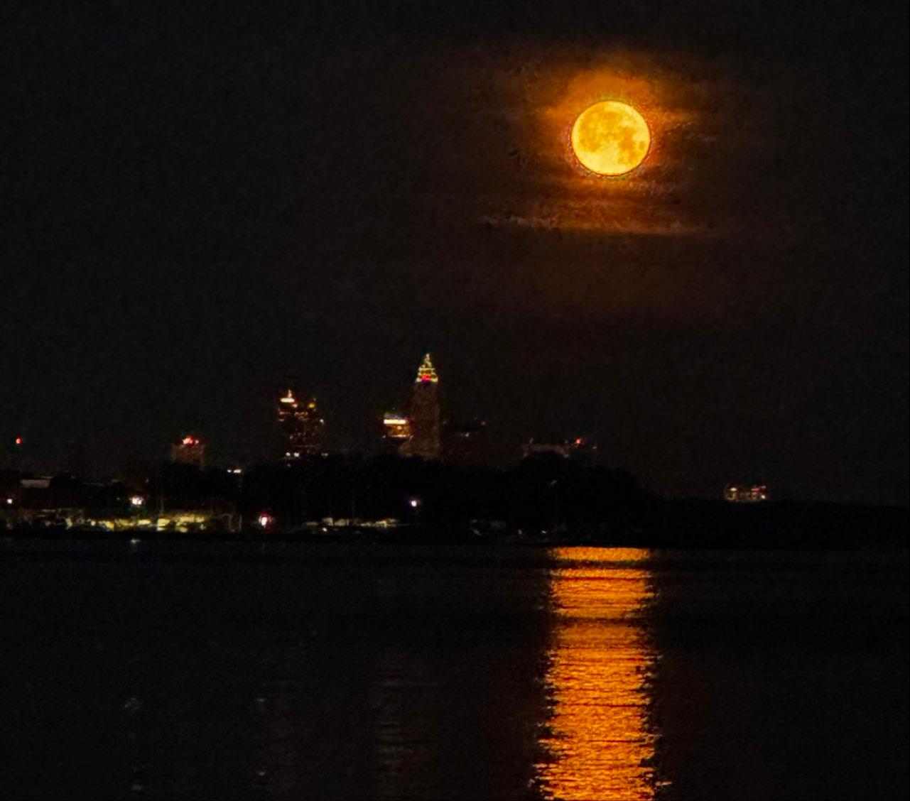 The Moon over Cleveland, United States — full moon, Lunar Day 15
