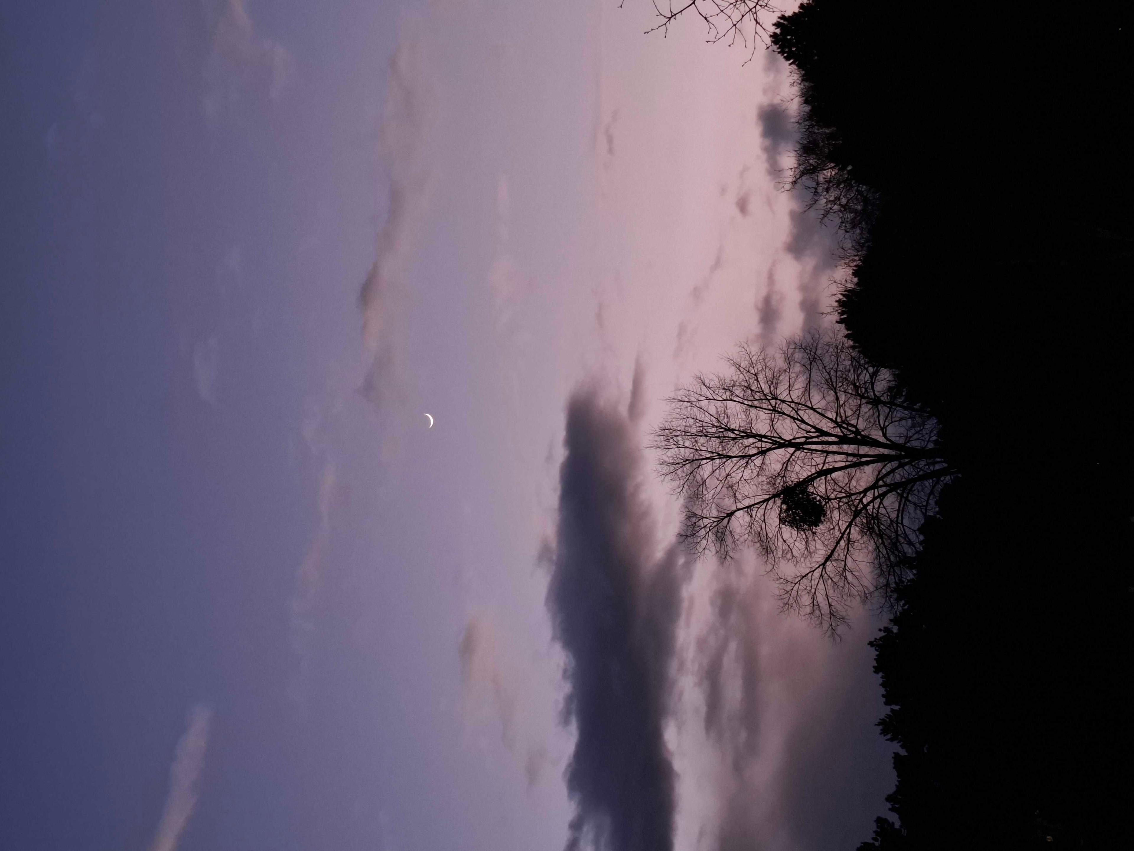 The Moon over Wien, Österreich — waxing crescent, Lunar Day 3
