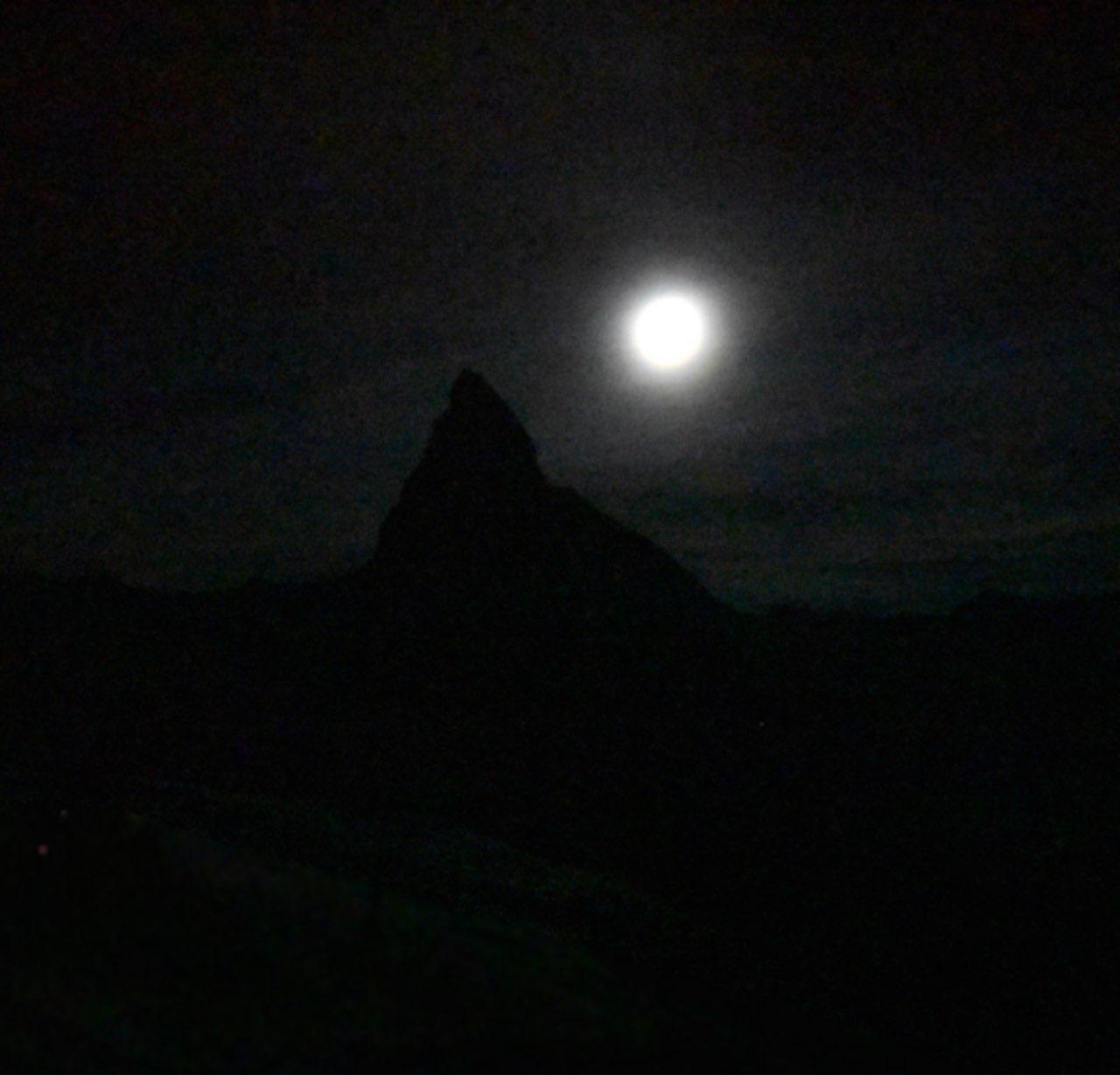 The Moon over Ennetbürgen, Schweiz — waxing gibbous, Lunar Day 11
