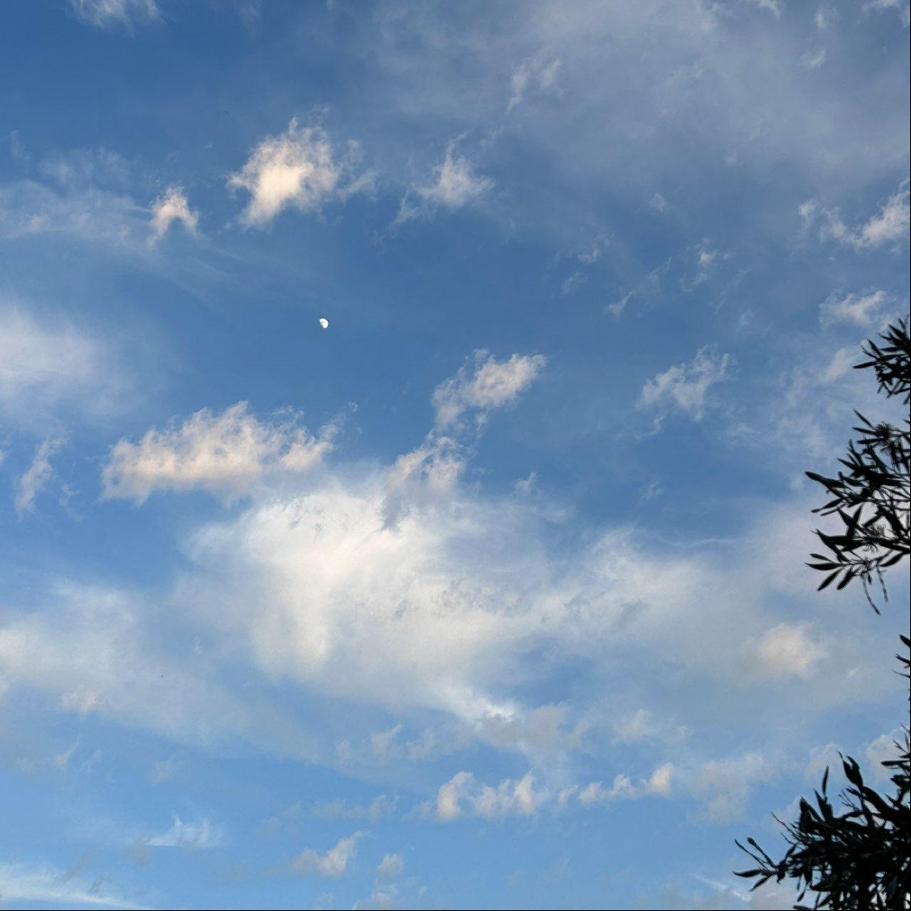 The Moon over Costa de Caparica, Portugal — waxing gibbous, Lunar Day 10