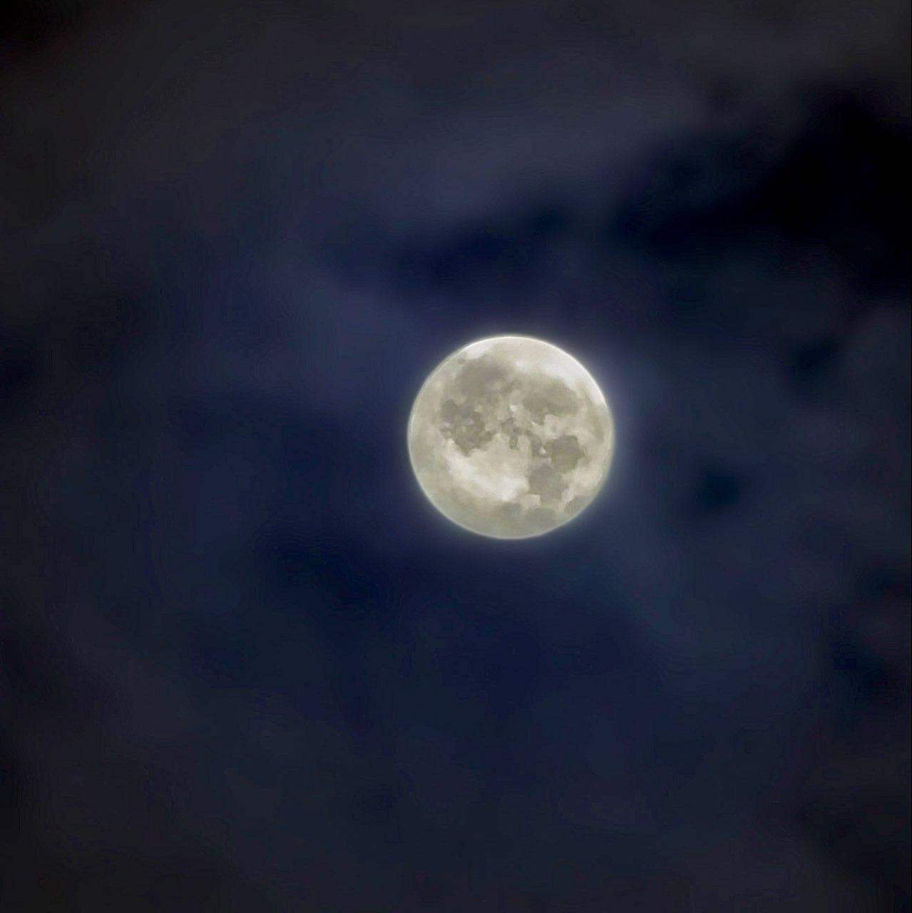 The Moon over Honolulu, United States — full moon, Lunar Day 17
