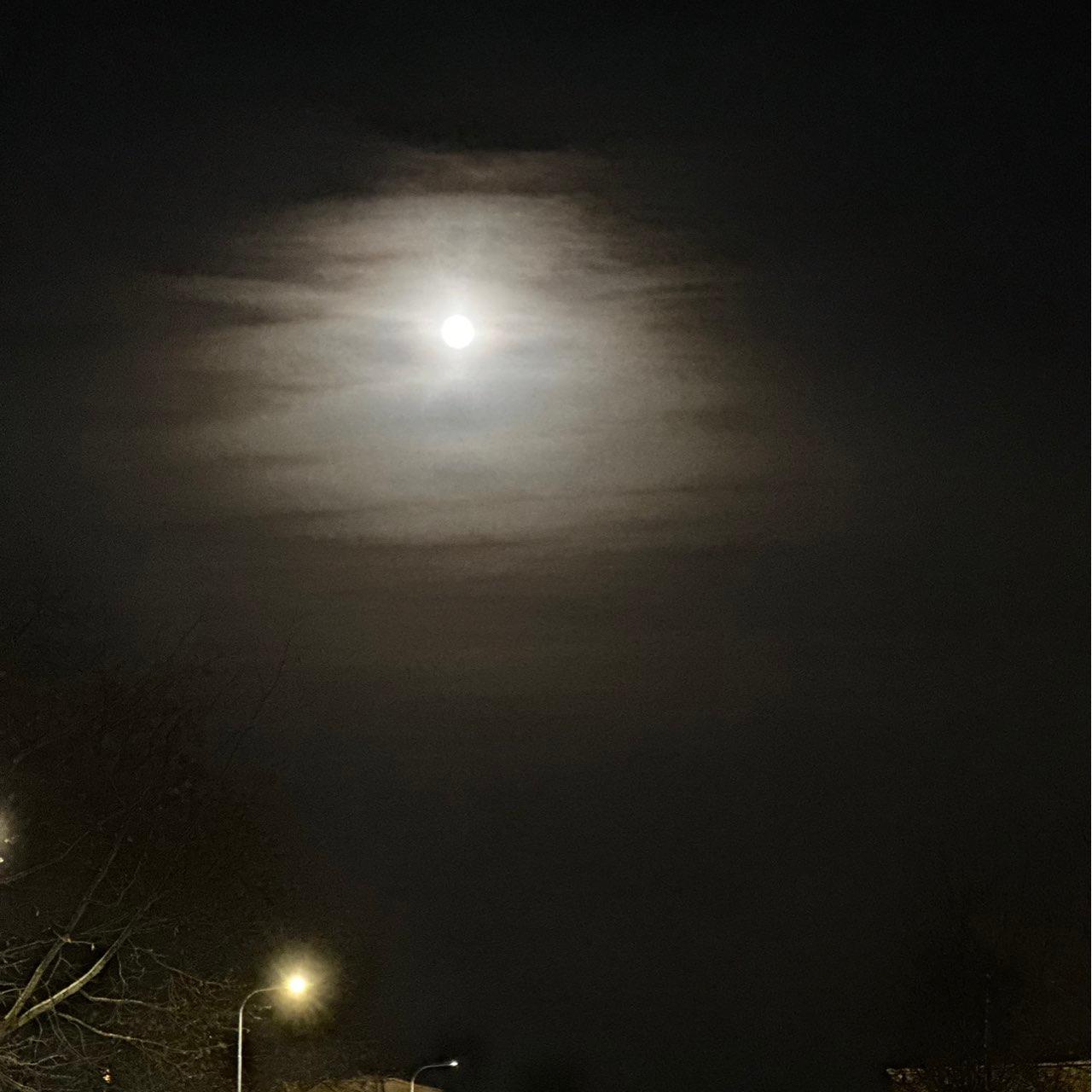 The Moon over Örebro, Sverige — full moon, Lunar Day 16