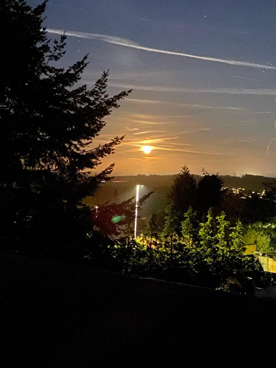 The Moon over Schlangenbad, Deutschland — waning gibbous, Lunar Day 18