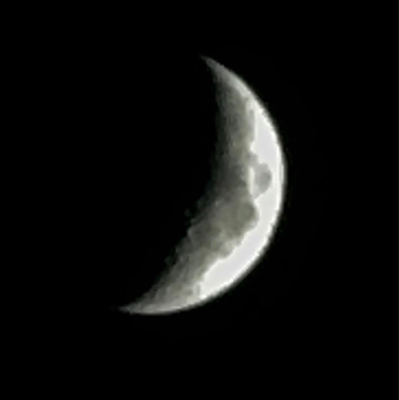 The Moon over Ludiente, España — waxing crescent, Lunar Day 7