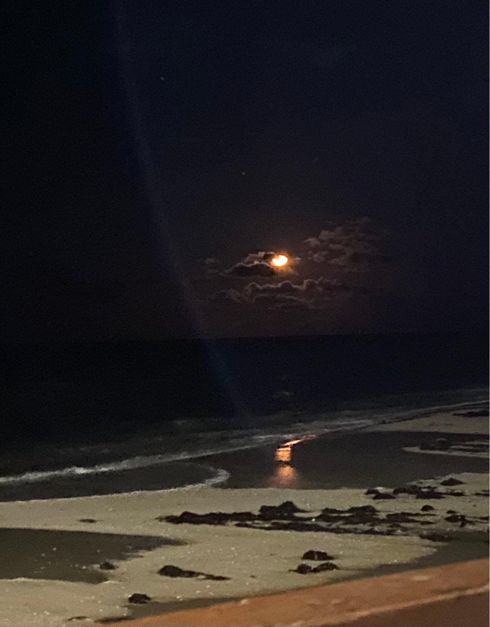 The Moon over Progreso, México — waning gibbous, Lunar Day 21