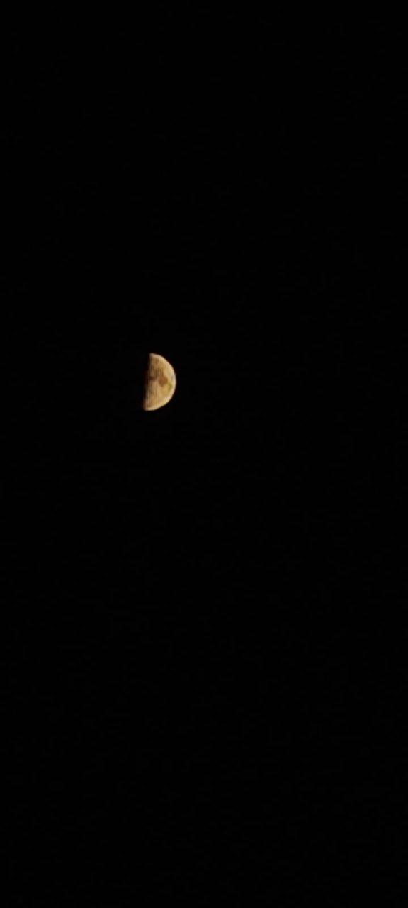 The Moon over La Roca del Vallès, Spain — first quarter, Lunar Day 9