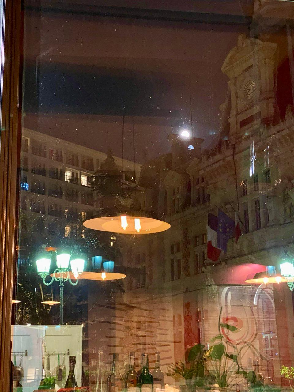 The Moon over Parigi, Francia — full moon, Lunar Day 16