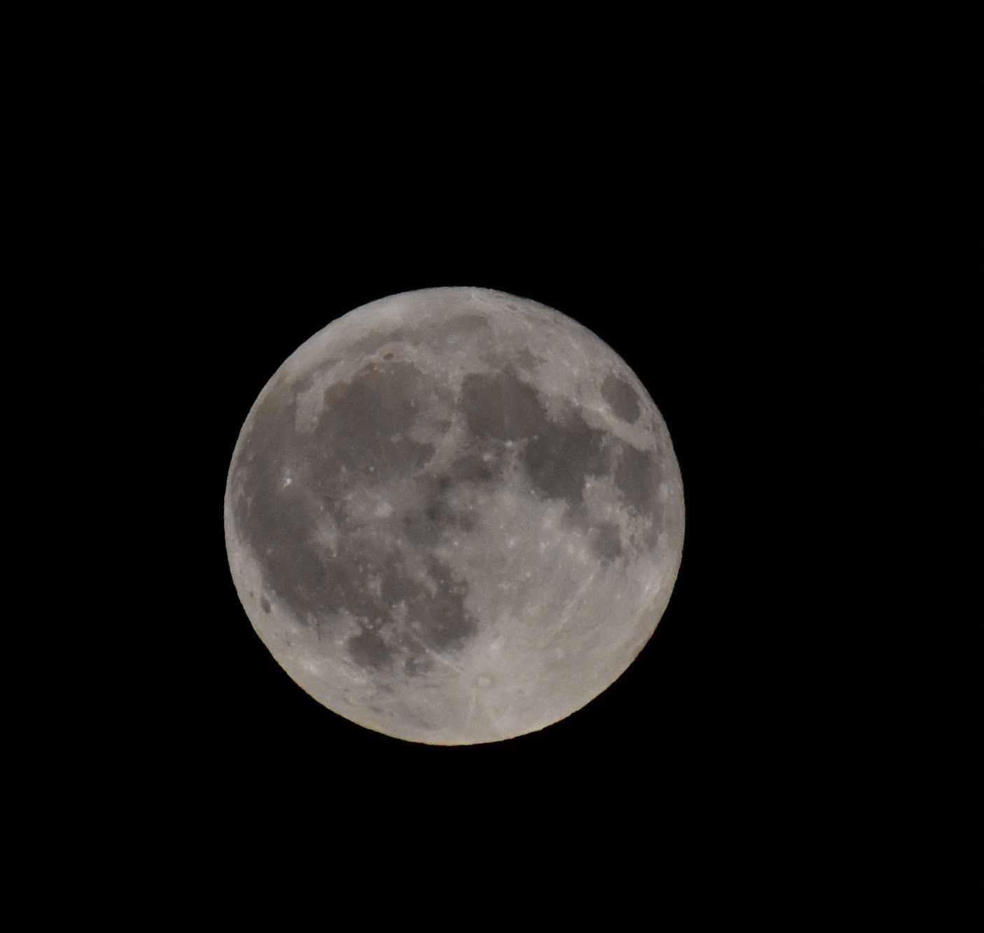 The Moon over Obersaxen Mundaun, Schweiz — full moon, Lunar Day 16