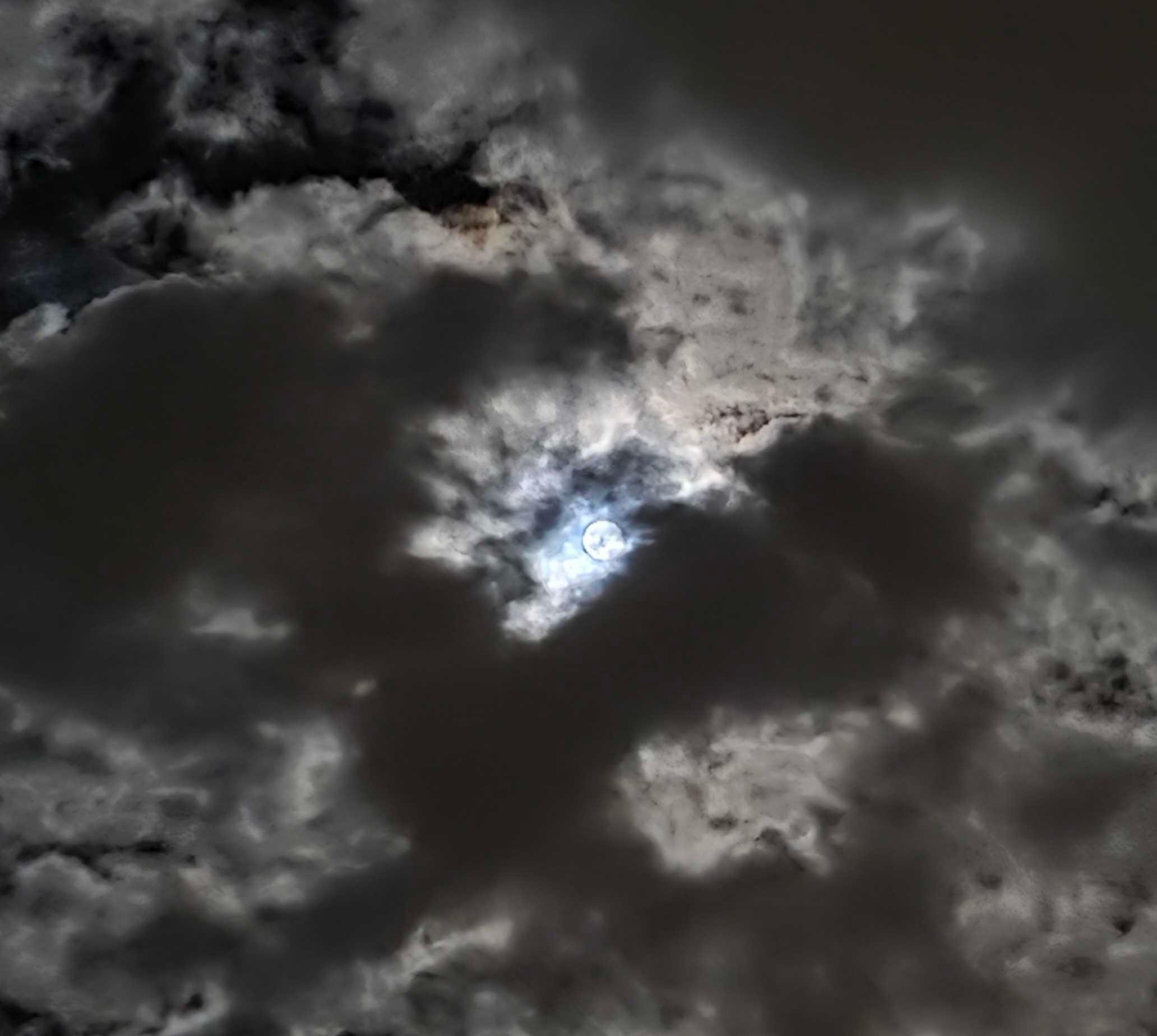 The Moon over Trieste, Italia — full moon, Lunar Day 16