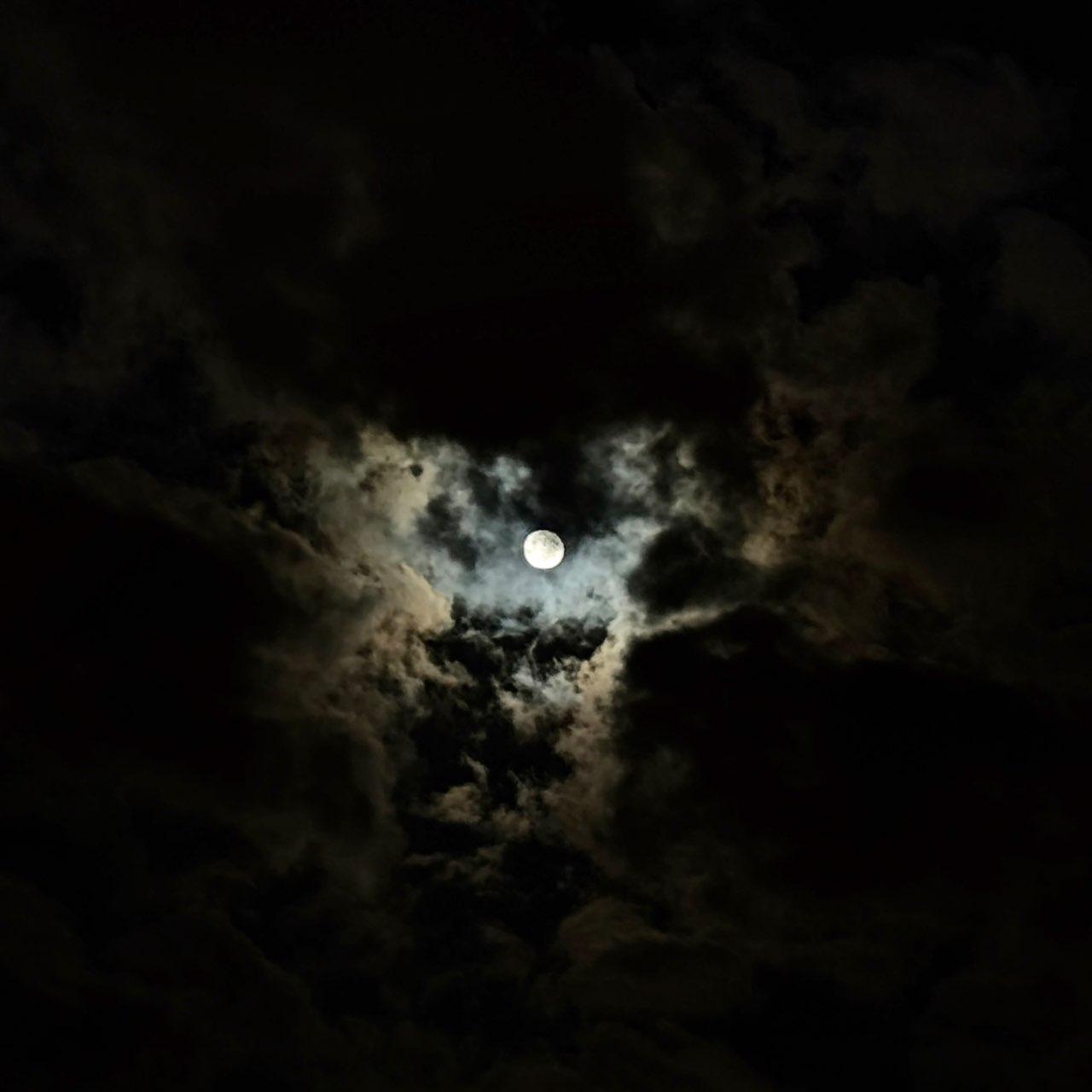 The Moon over Nürnberg, Deutschland — waning gibbous, Lunar Day 17