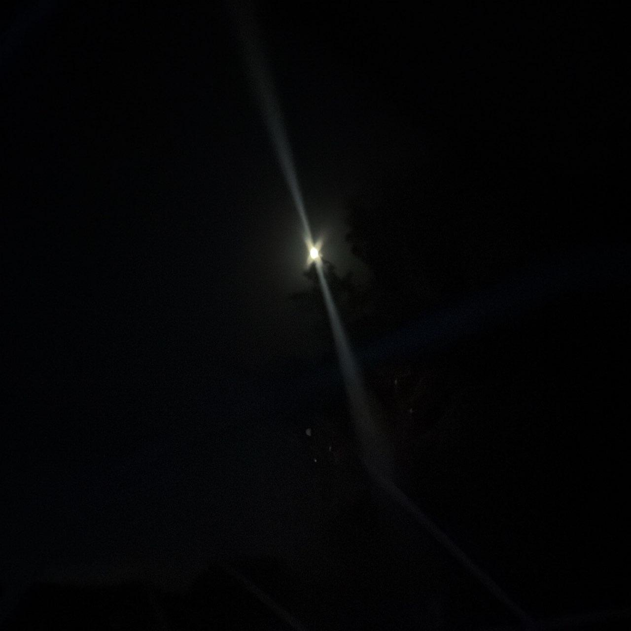 The Moon over San Juan, Estados Unidos — waxing gibbous, Lunar Day 11