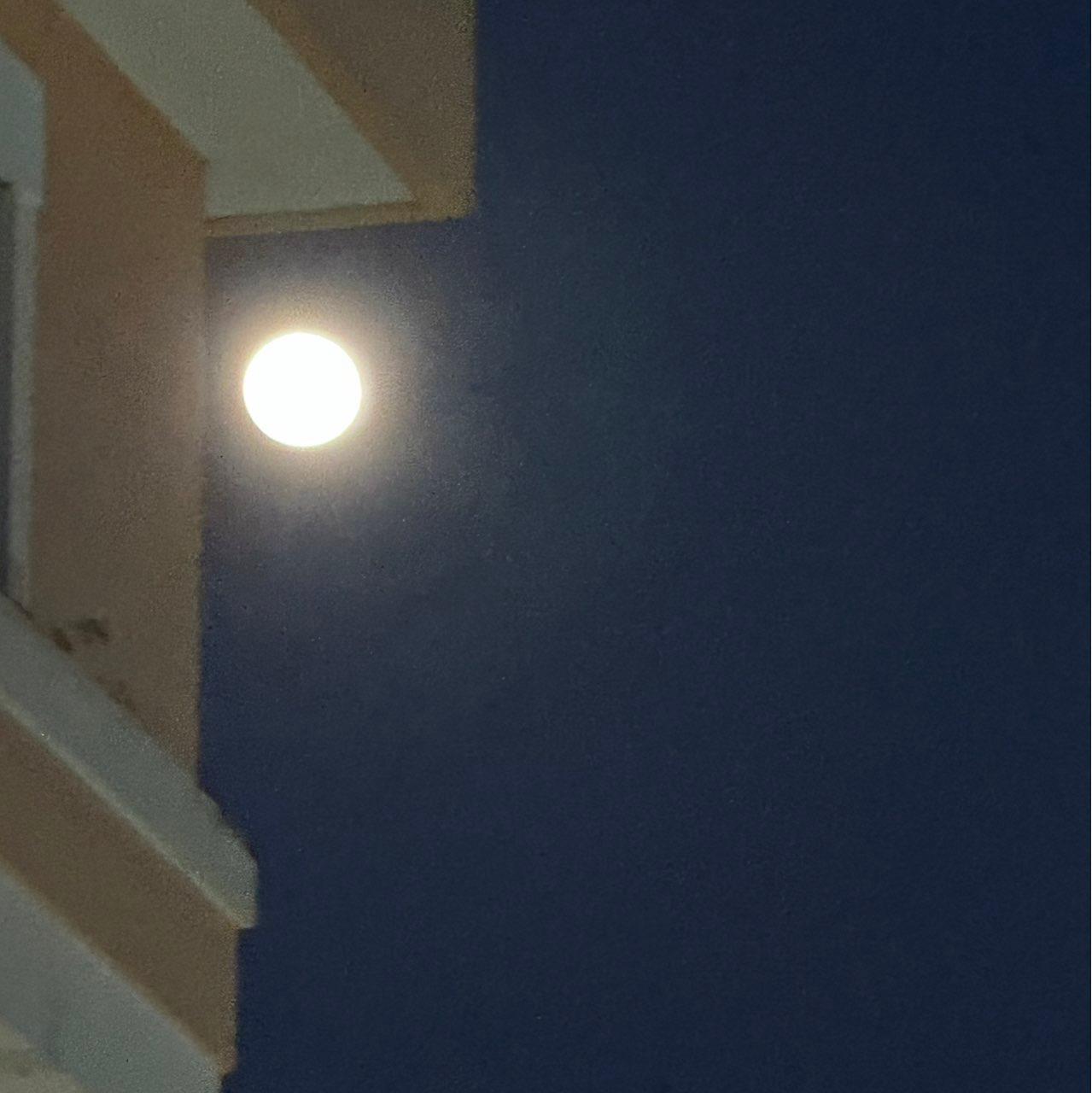 The Moon over Carcavelos, Portugal — full moon, Lunar Day 15