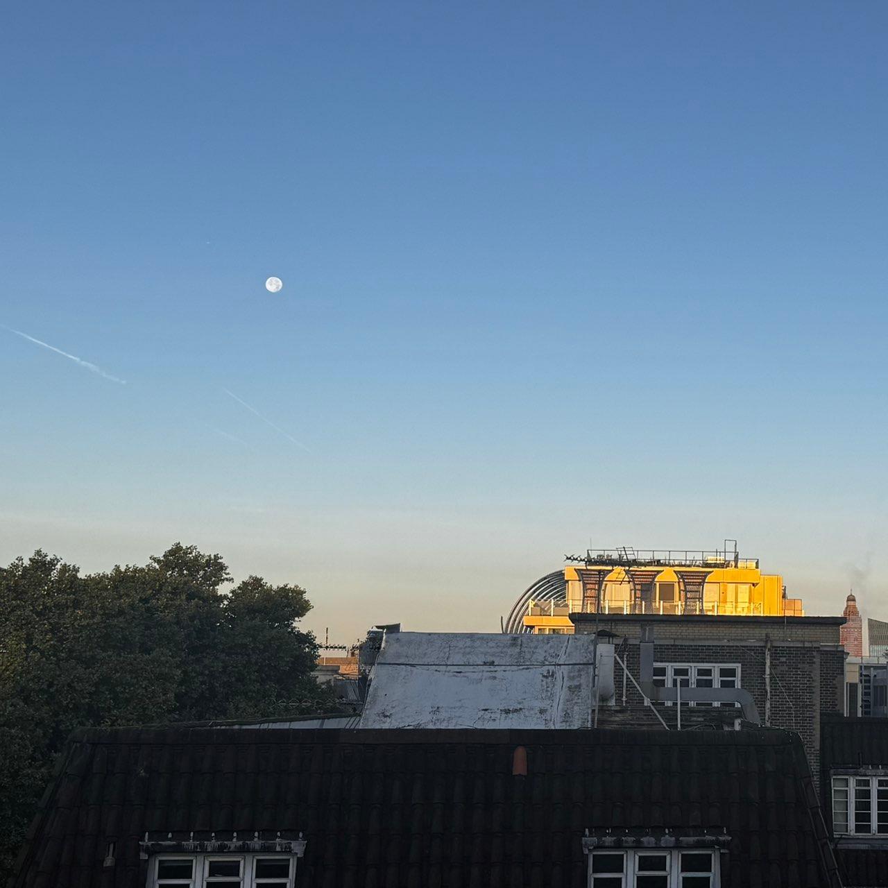 The Moon over London, United Kingdom — waning gibbous, Lunar Day 18