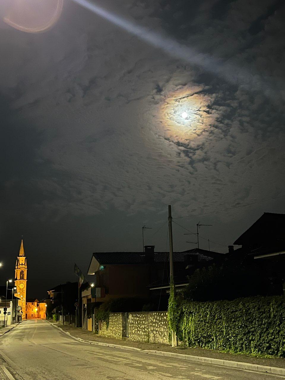 The Moon over Pasian di Prato, Italia — full moon, Lunar Day 15