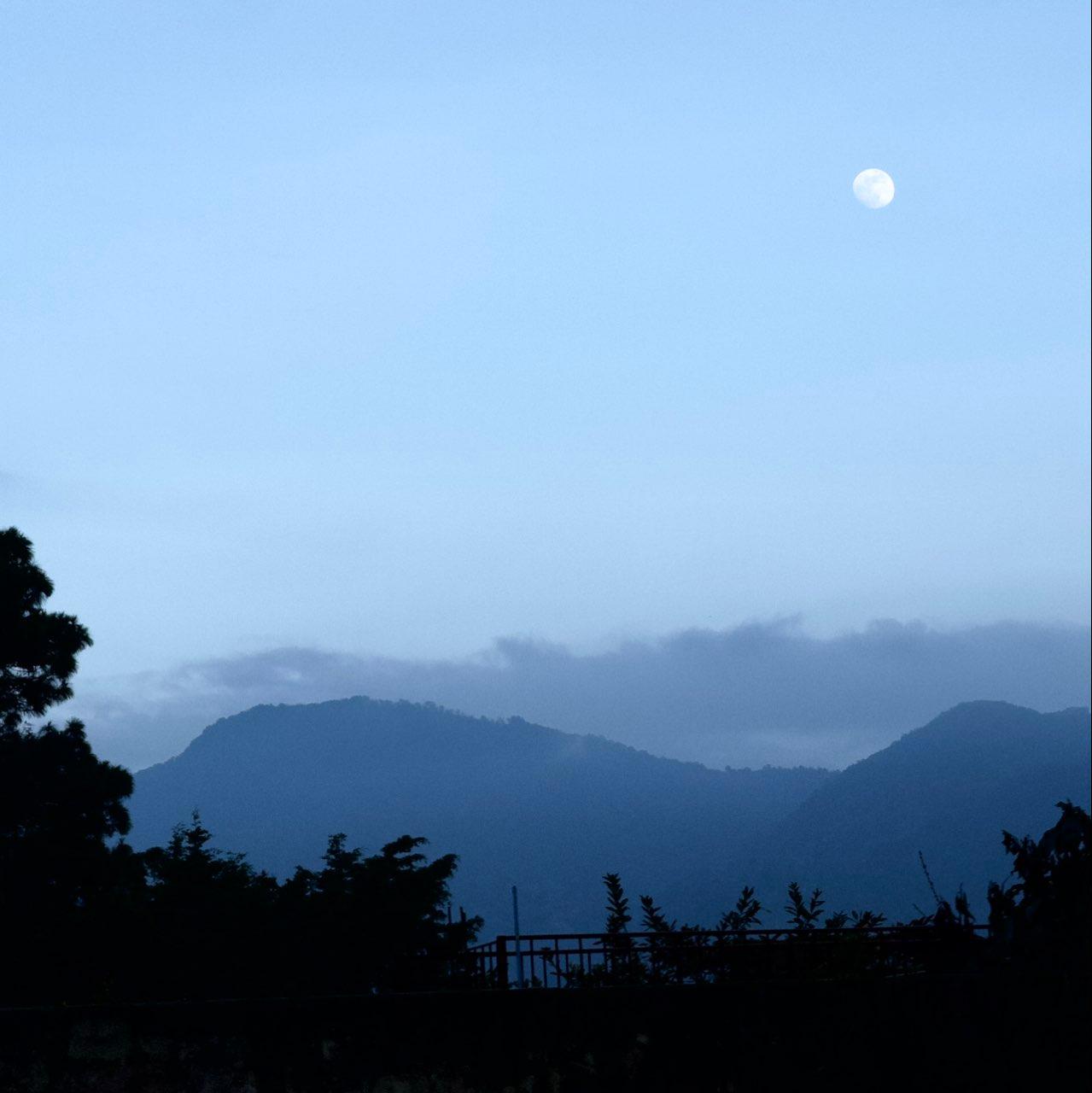 The Moon over San José Pinula, Guatemala — waxing gibbous, Lunar Day 13