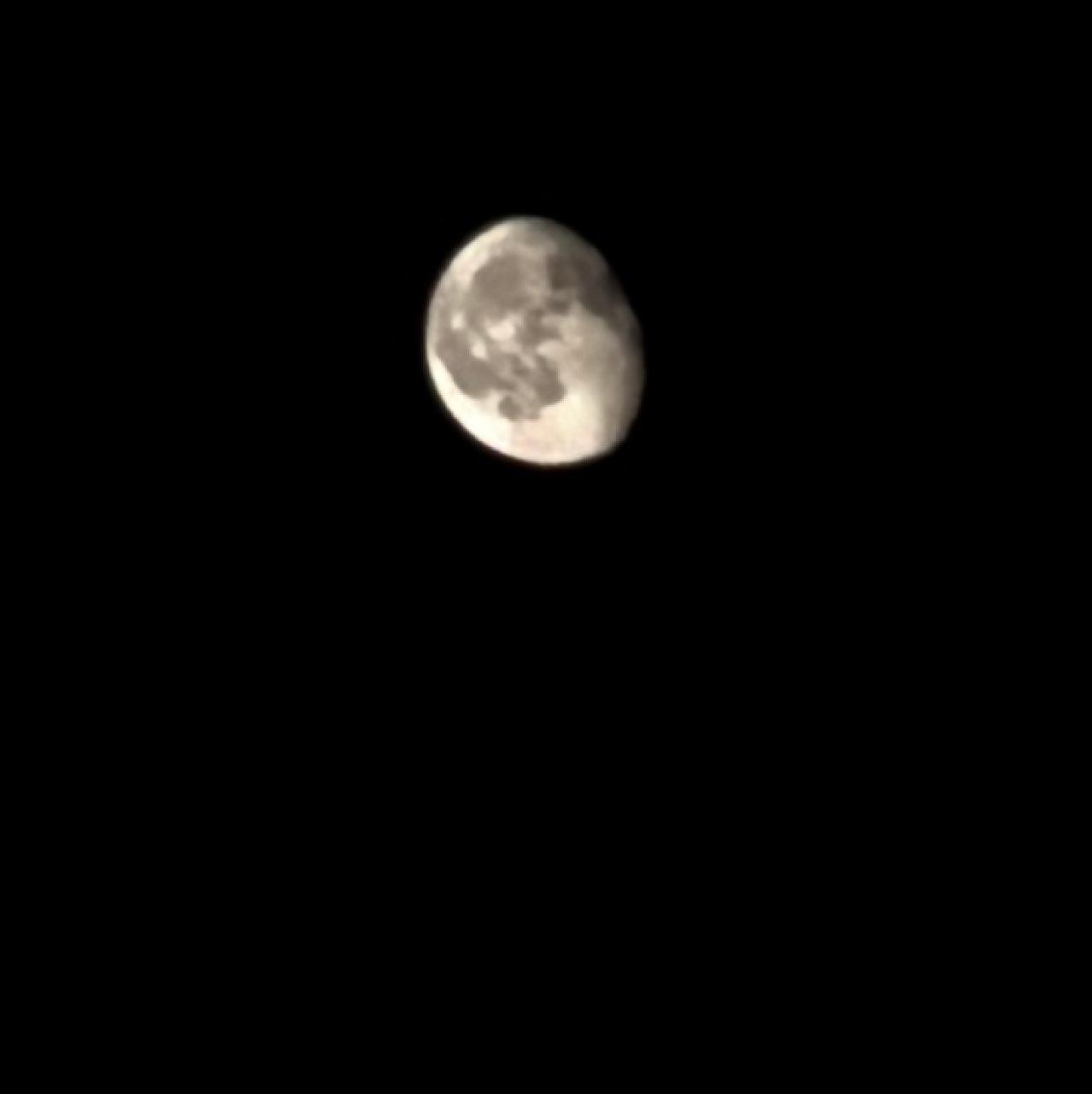 The Moon over Saint-Cyr-au-Mont-d'Or, France — waning gibbous, Lunar Day 20