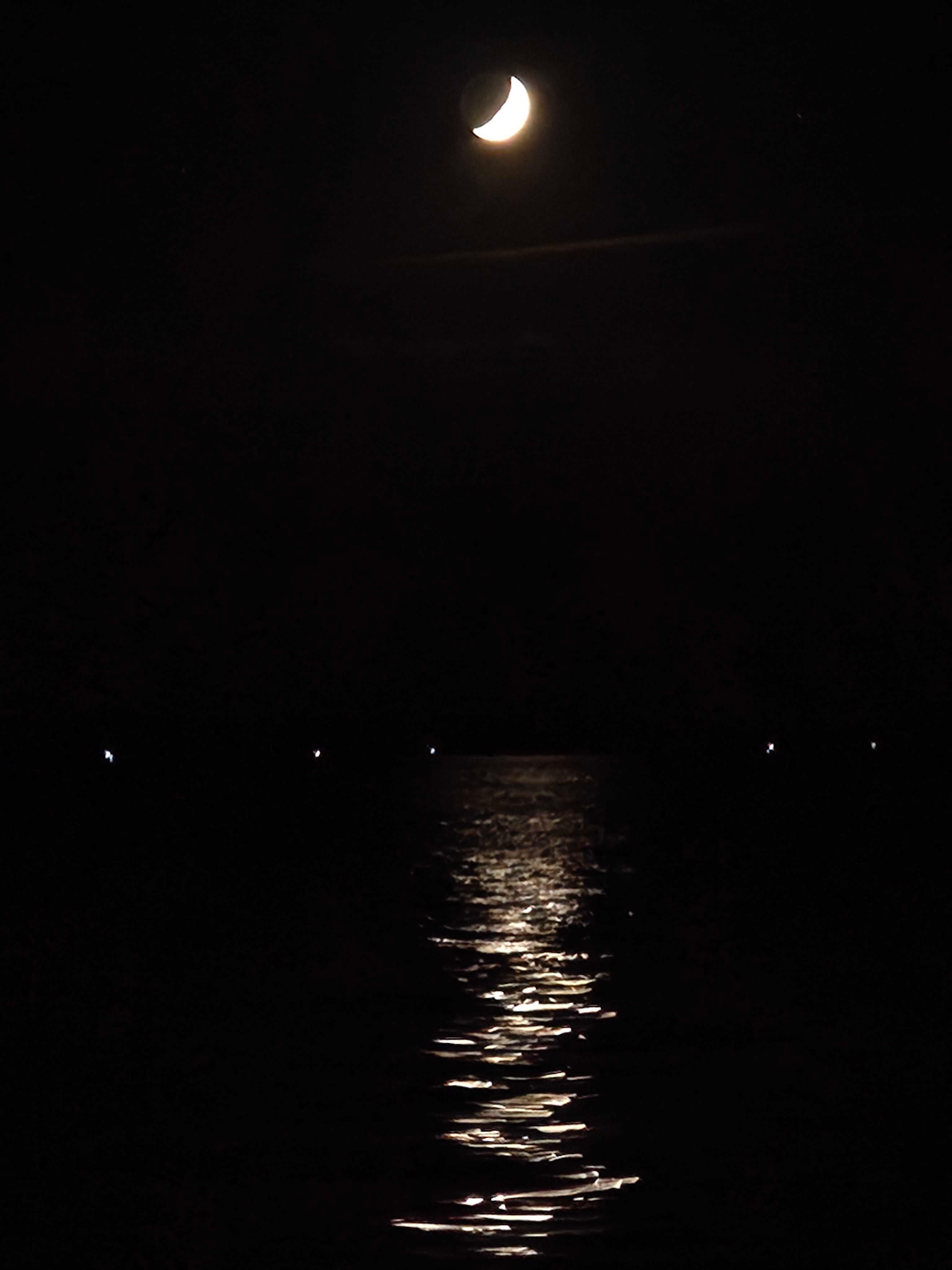 The Moon over Vir, Kroatien — waxing crescent, Lunar Day 6