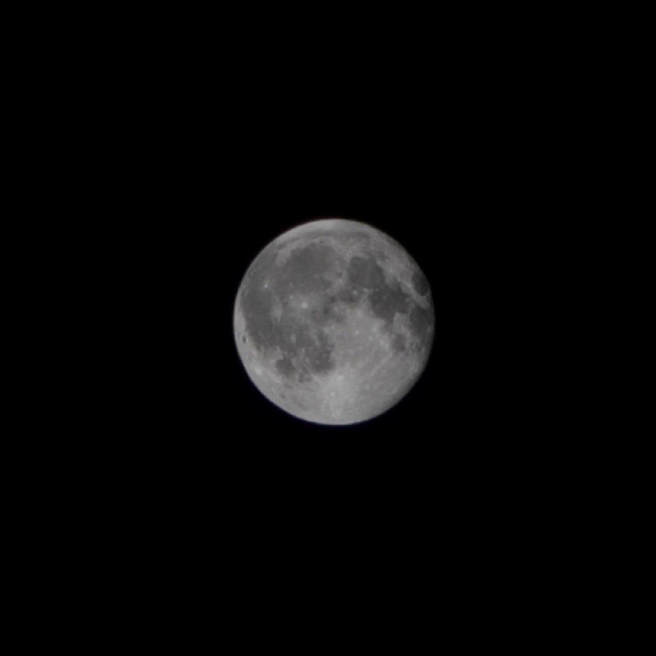 The Moon over Manchester, United Kingdom — full moon, Lunar Day 17
