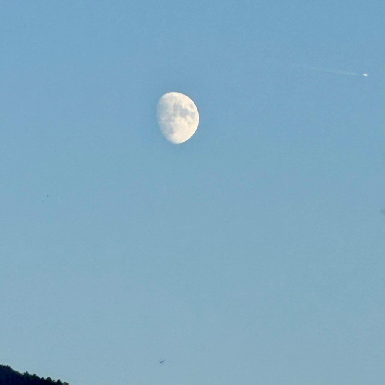 The Moon over Сен-Жюльєн-ан-Женевуа, Франція — full moon, Lunar Day 16