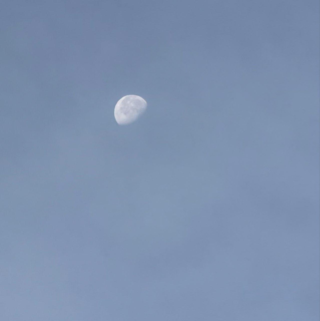 The Moon over Biberach an der Riß, Deutschland — waning gibbous, Lunar Day 21