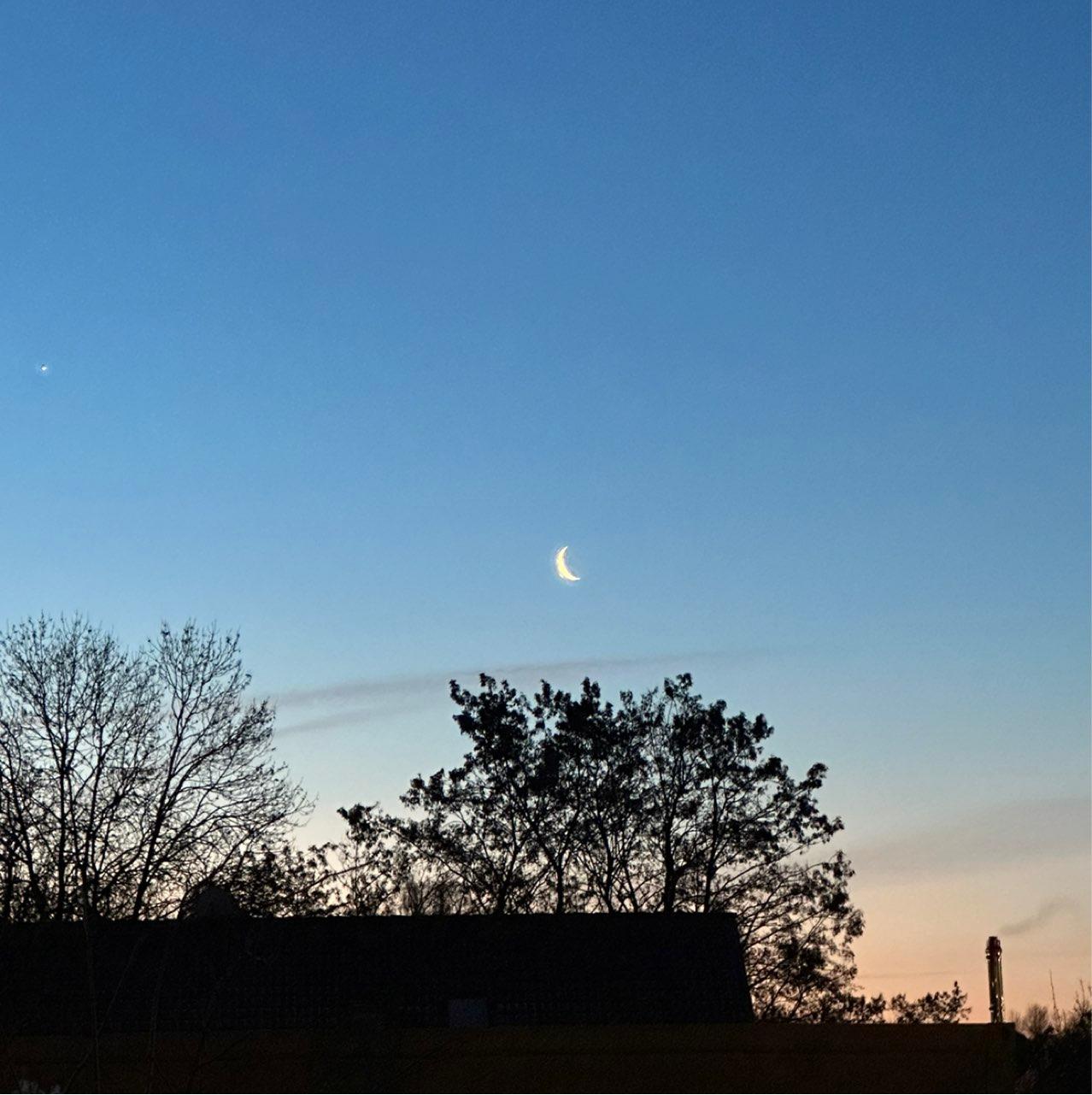 The Moon over Berlin, Deutschland — waning crescent, Lunar Day 27