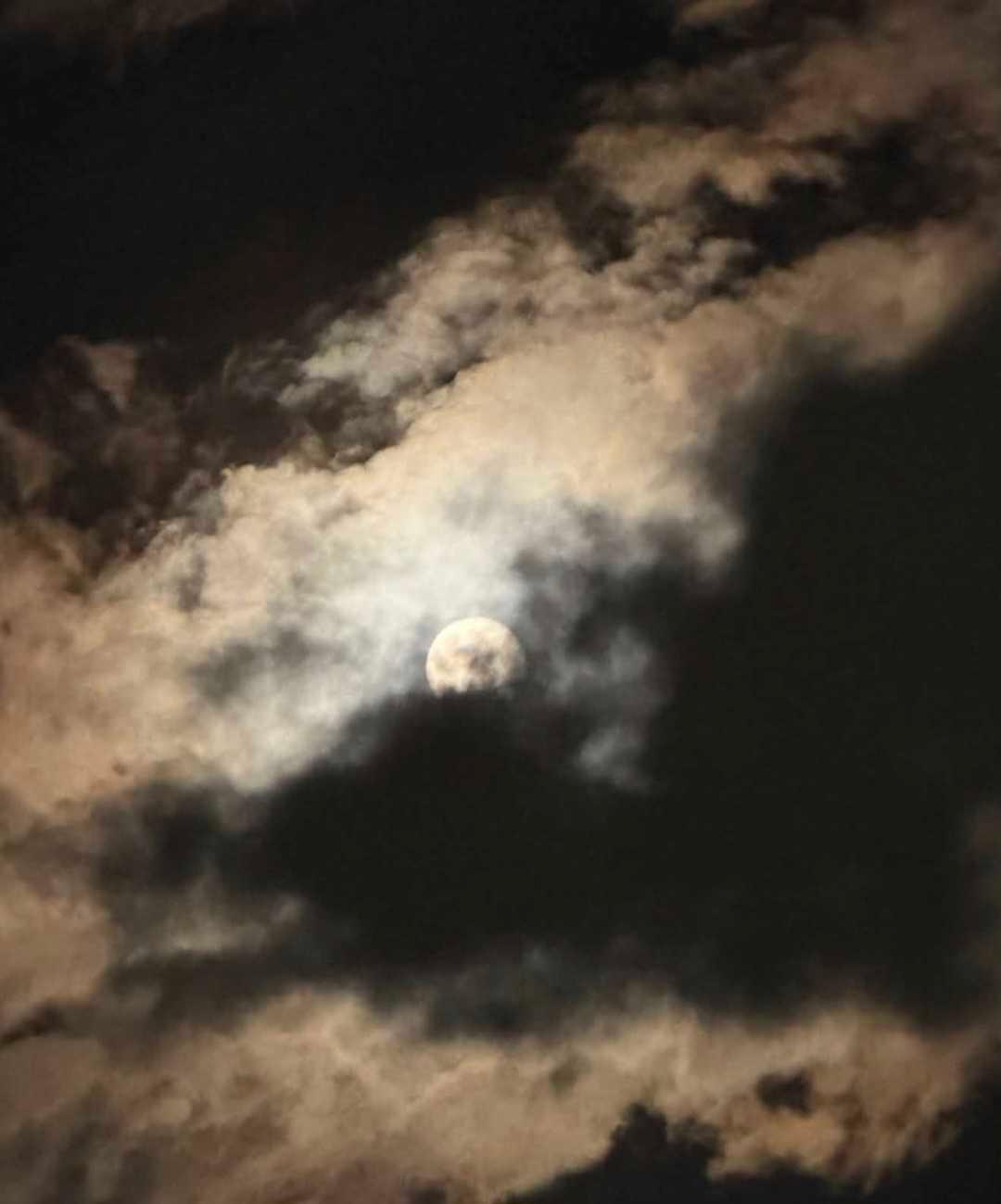The Moon over Tequisistlán, México — full moon, Lunar Day 18