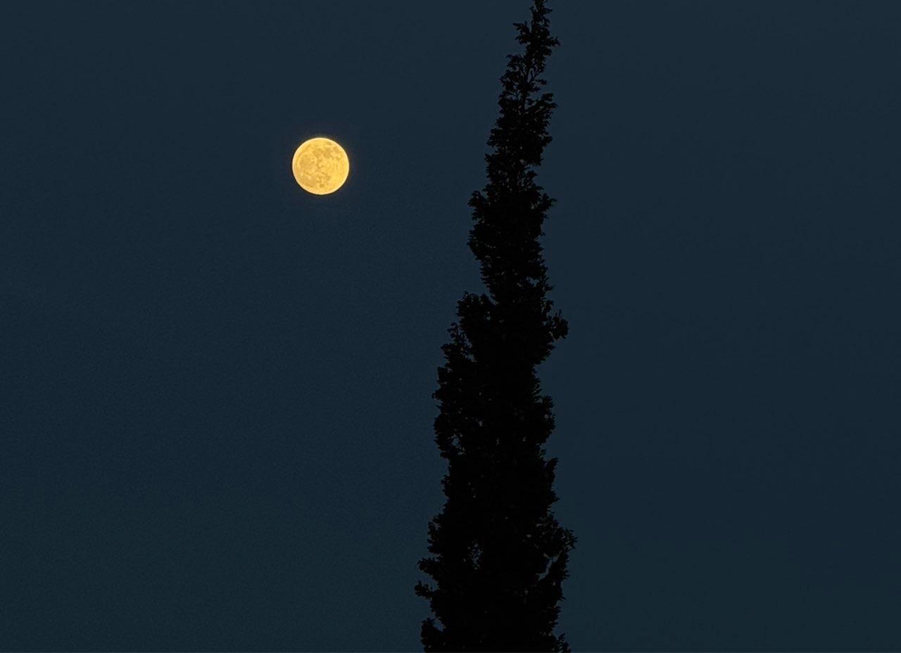 The Moon over Lisboa, Portugal — full moon, Lunar Day 16