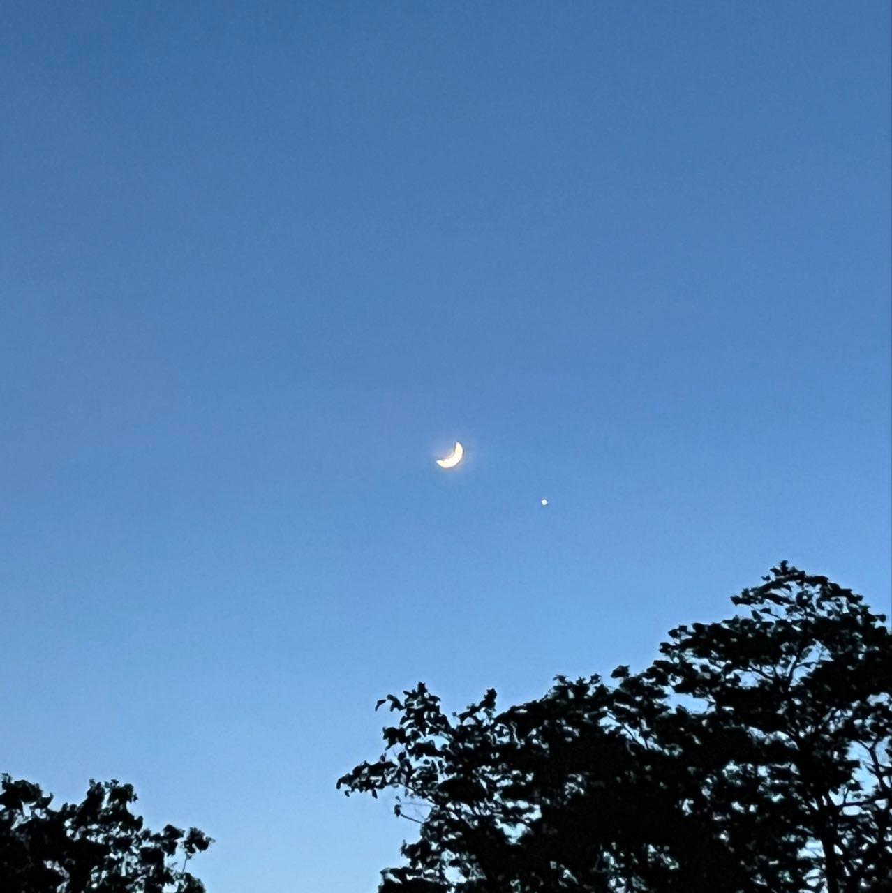 The Moon over Shenandoah, United States — waxing crescent, Lunar Day 4