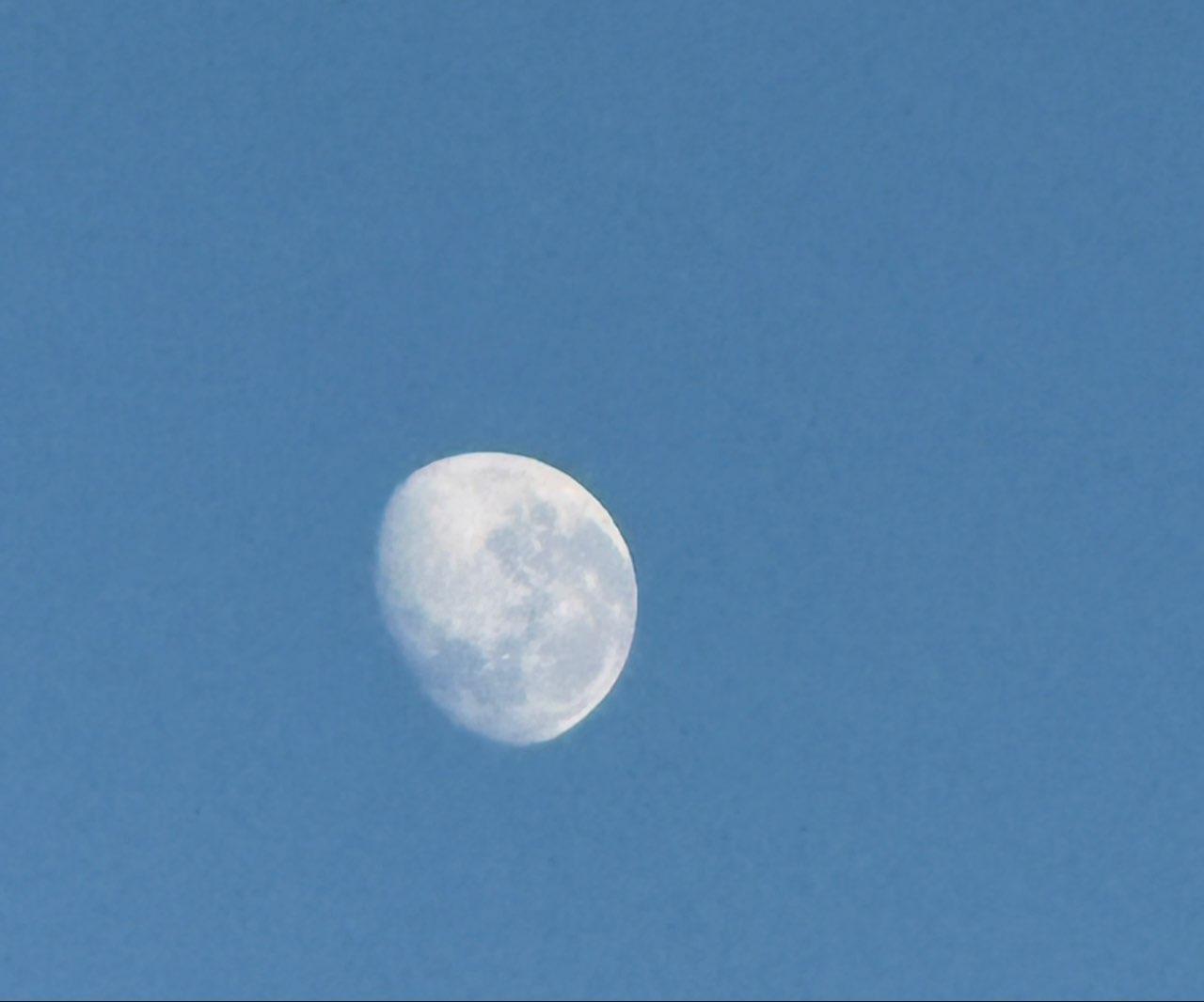 The Moon over Lake Macquarie, Australia — waning gibbous, Lunar Day 19