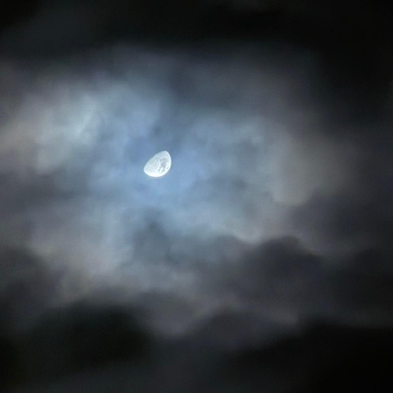 The Moon over Torup, Sverige — waxing gibbous, Lunar Day 10