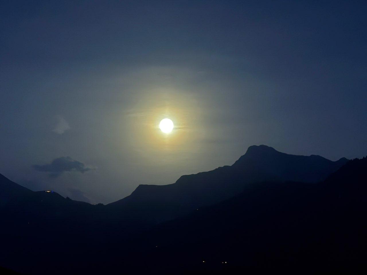 The Moon over Ennetbürgen, Schweiz — full moon, Lunar Day 16