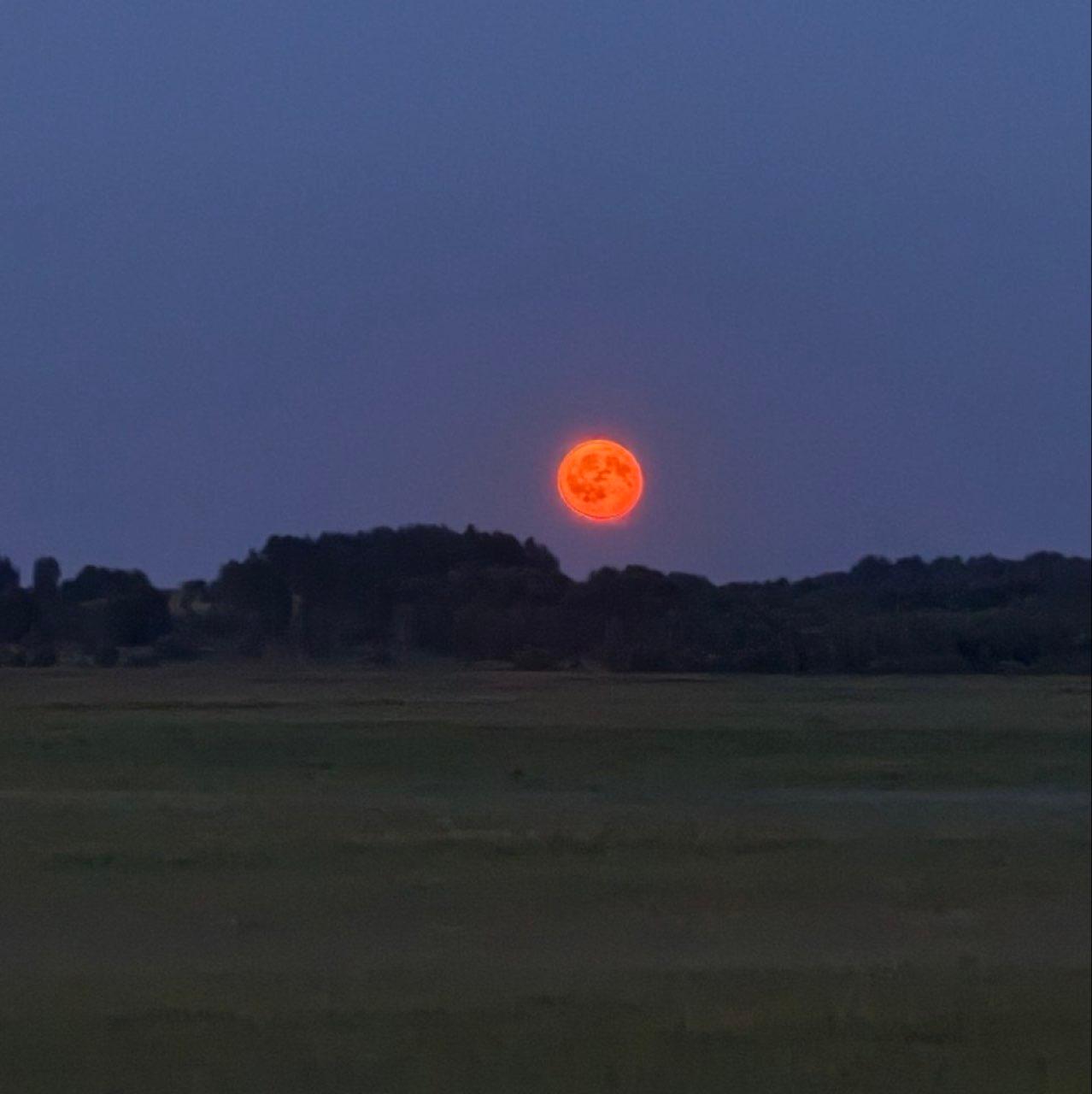 The Moon over Mogilev, Belarus — waning gibbous, Lunar Day 18