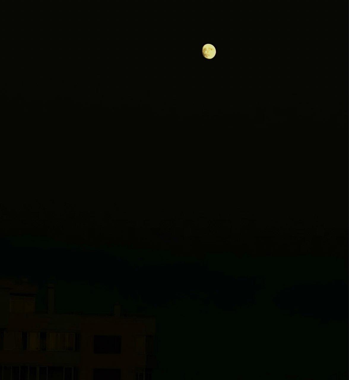 The Moon over Fuengirola, Spain — waxing gibbous, Lunar Day 14