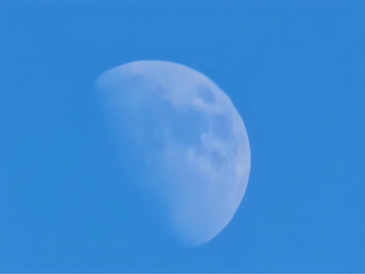 The Moon over Sagunto, España — first quarter, Lunar Day 11