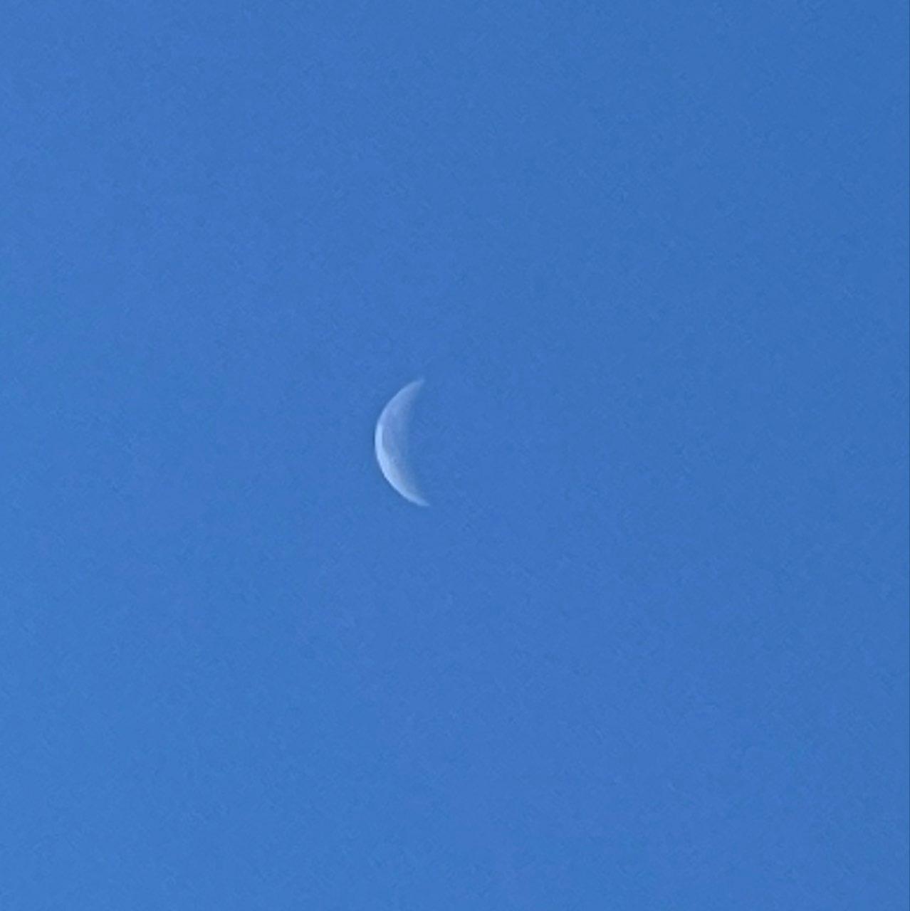 The Moon over Brumunddal, Норвегия — waning crescent, Lunar Day 25