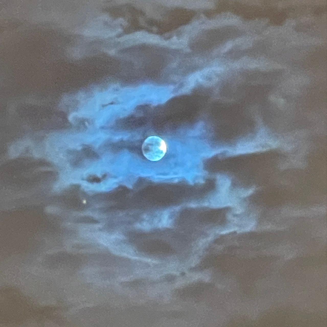 The Moon over Wagrain, Österreich — full moon, Lunar Day 16