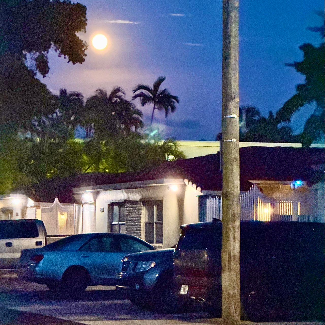 The Moon over Miami, United States — full moon, Lunar Day 16