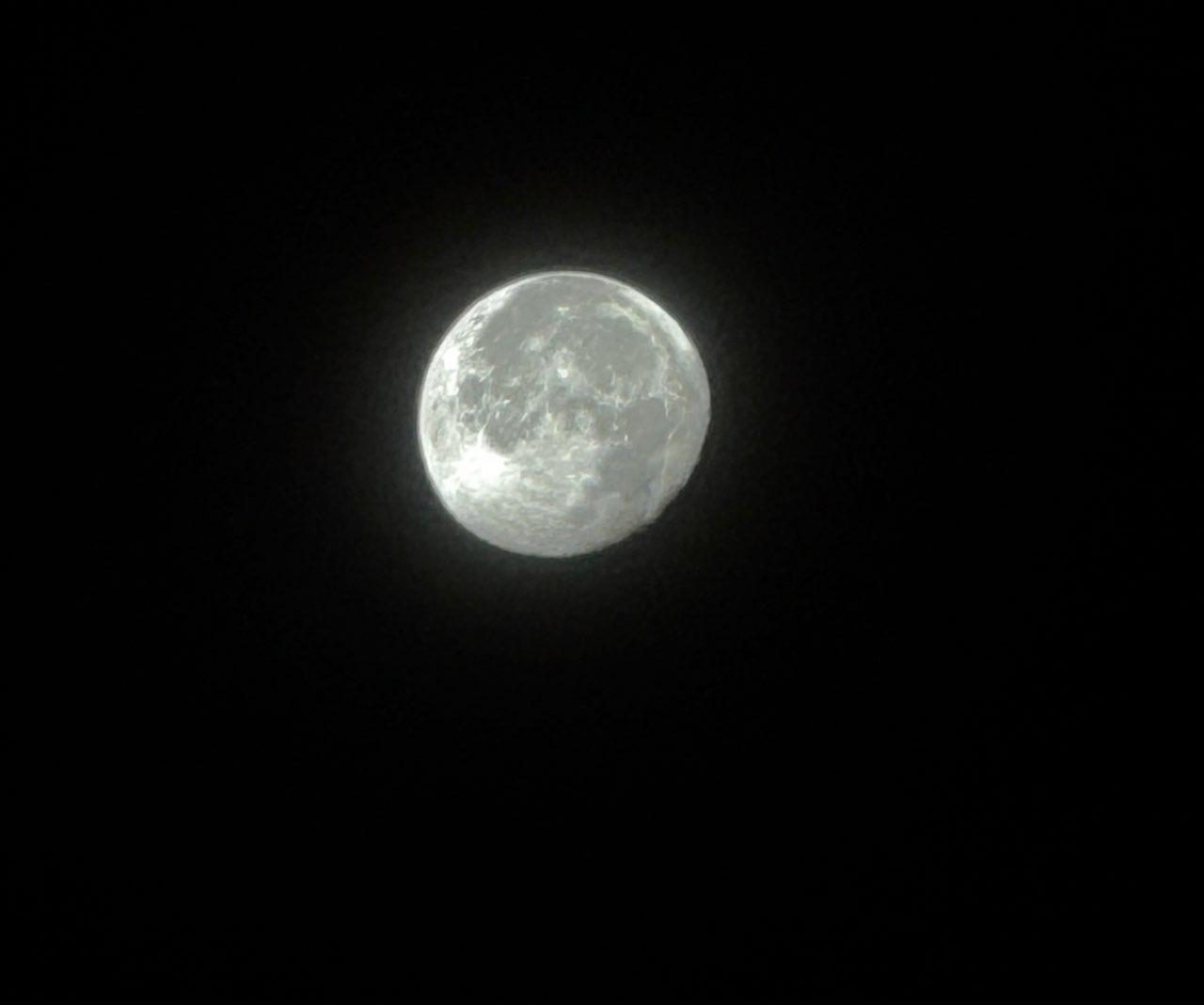The Moon over La Paz, México — waning gibbous, Lunar Day 18