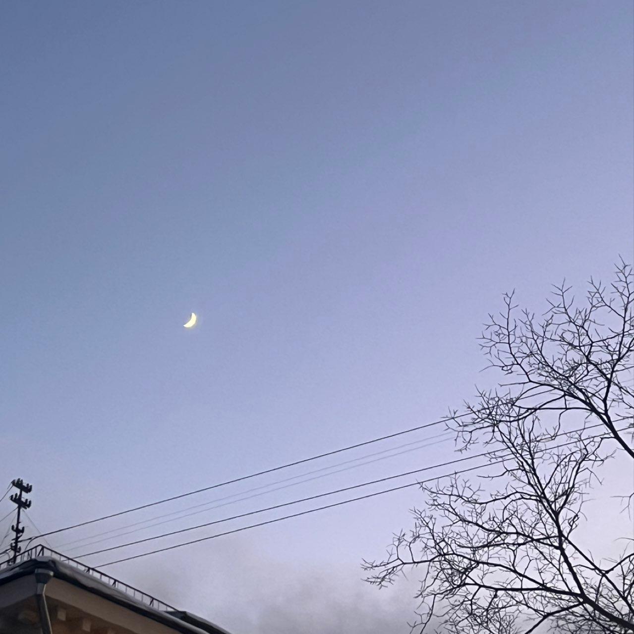 The Moon over Suur-Miehikkälä, Финляндия — waxing crescent, Lunar Day 6