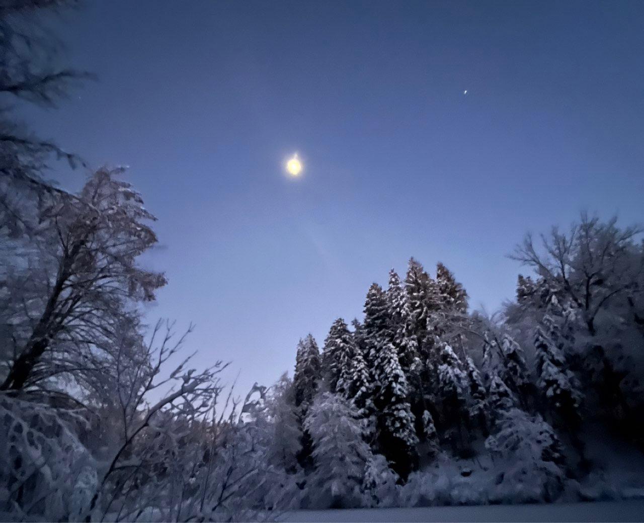 The Moon over Luzern, Schweiz — waxing gibbous, Lunar Day 10
