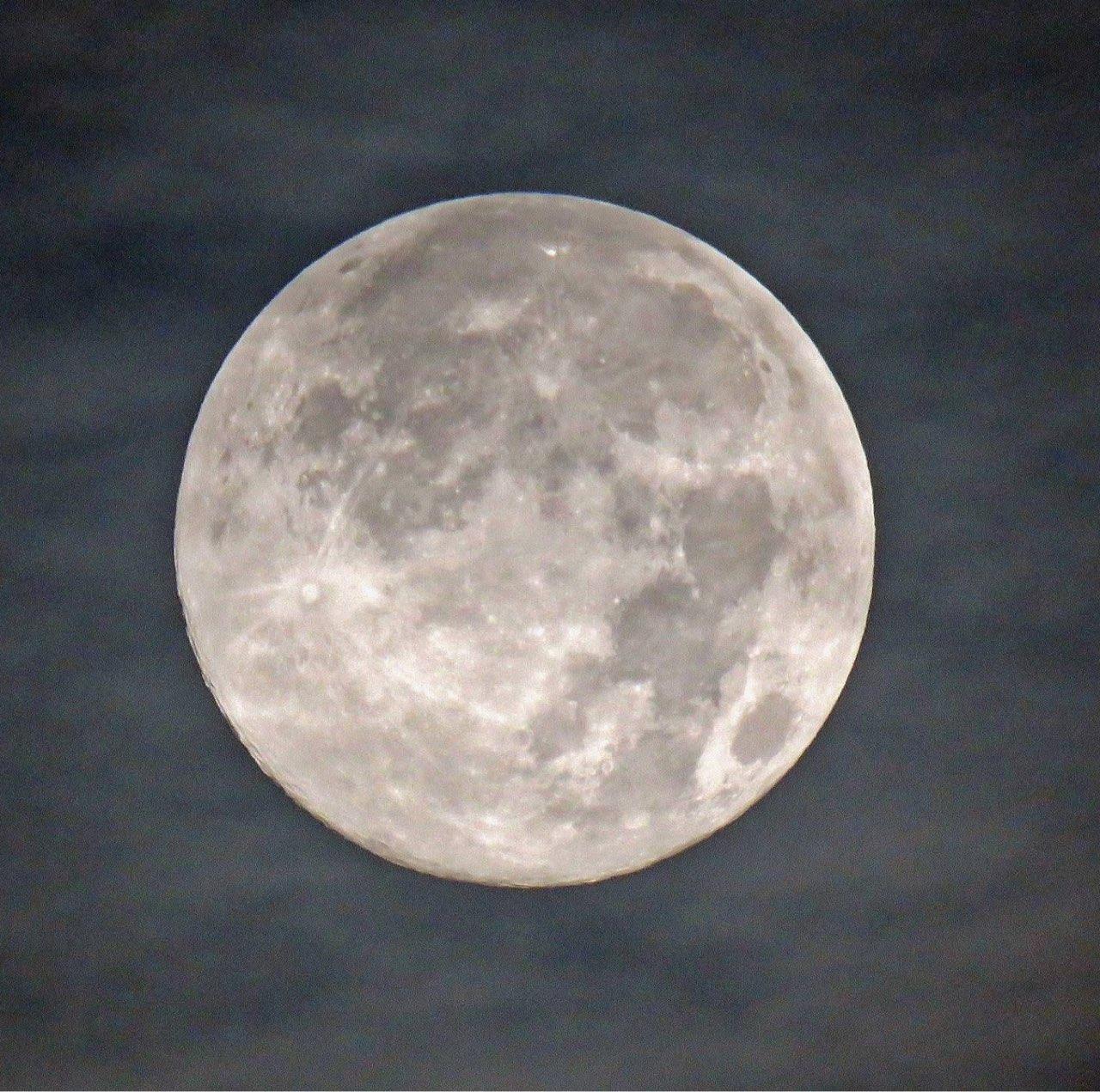 The Moon over Hazebrouck, France — full moon, Lunar Day 16