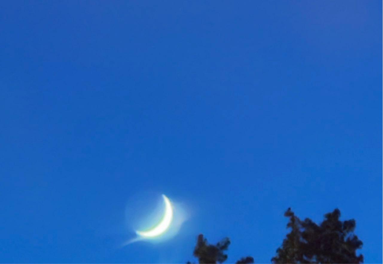 The Moon over Hamburg, Deutschland — waxing crescent, Lunar Day 5