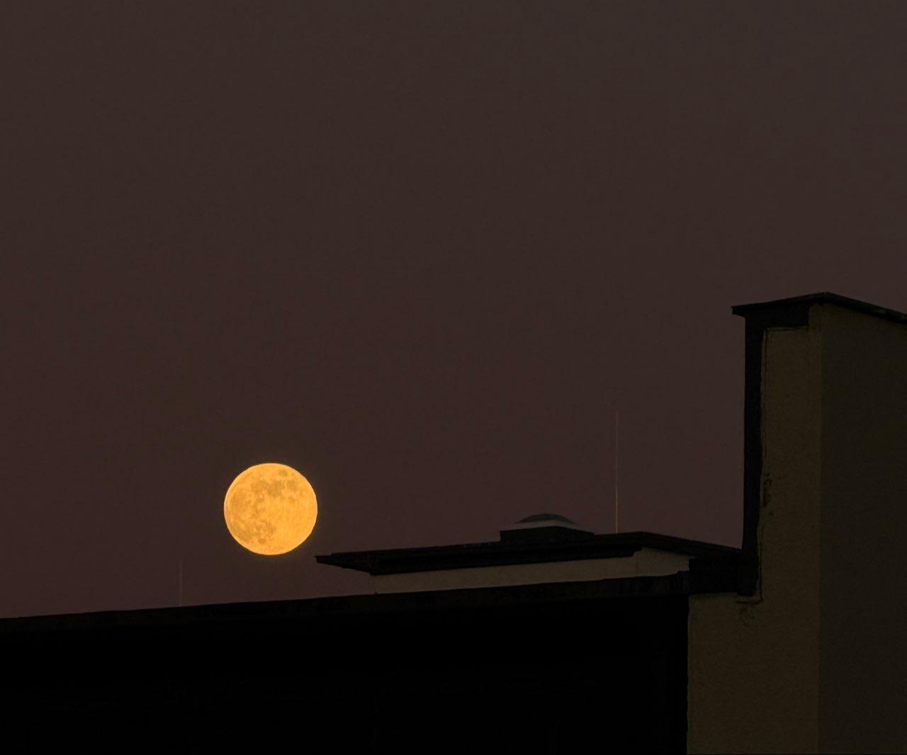 The Moon over Monachium, Niemcy — full moon, Lunar Day 15