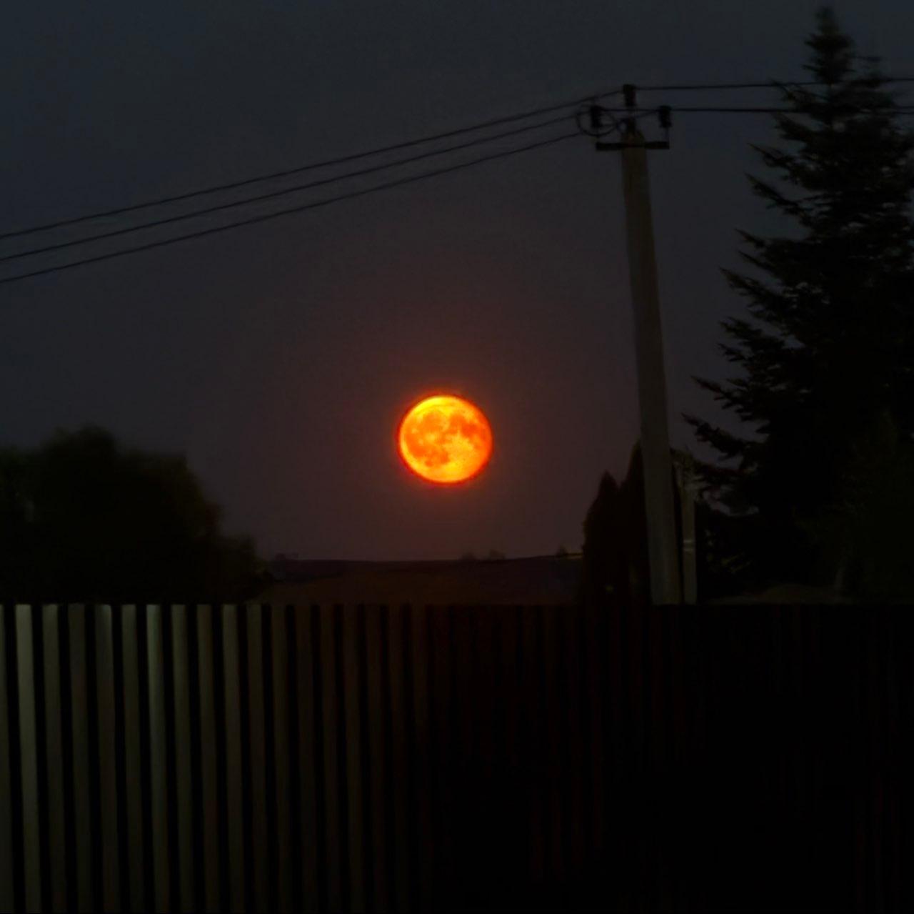 The Moon over Pokrov, Russia — waning gibbous, Lunar Day 17