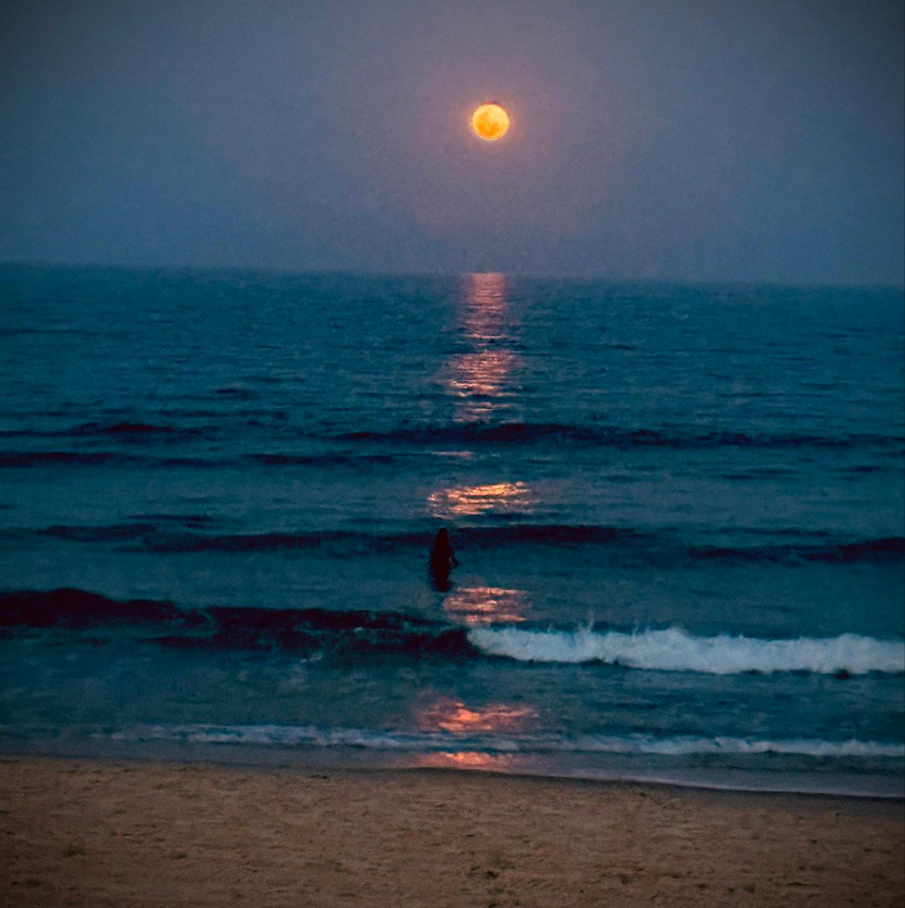 The Moon over Broadbeach, Australia — waning gibbous, Lunar Day 17