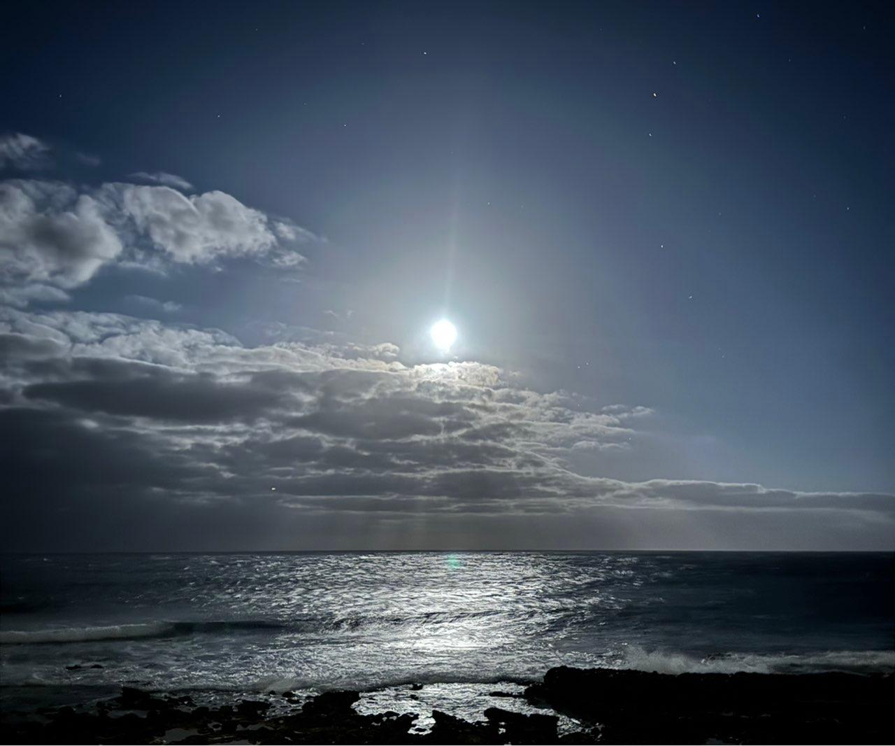 The Moon over Agüimes, España — full moon, Lunar Day 16