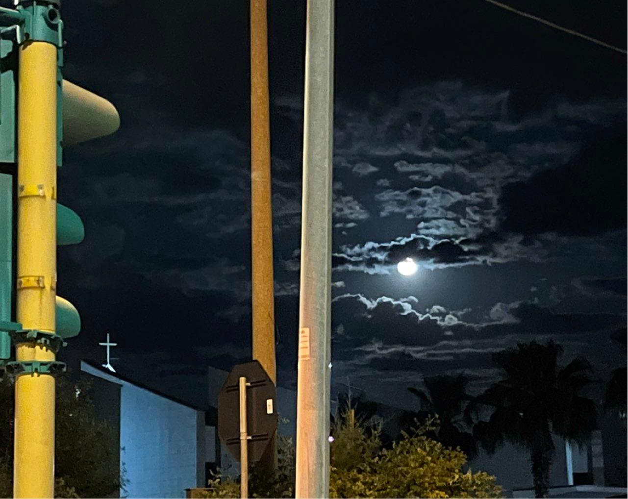 The Moon over Modugno, Italia — full moon, Lunar Day 17